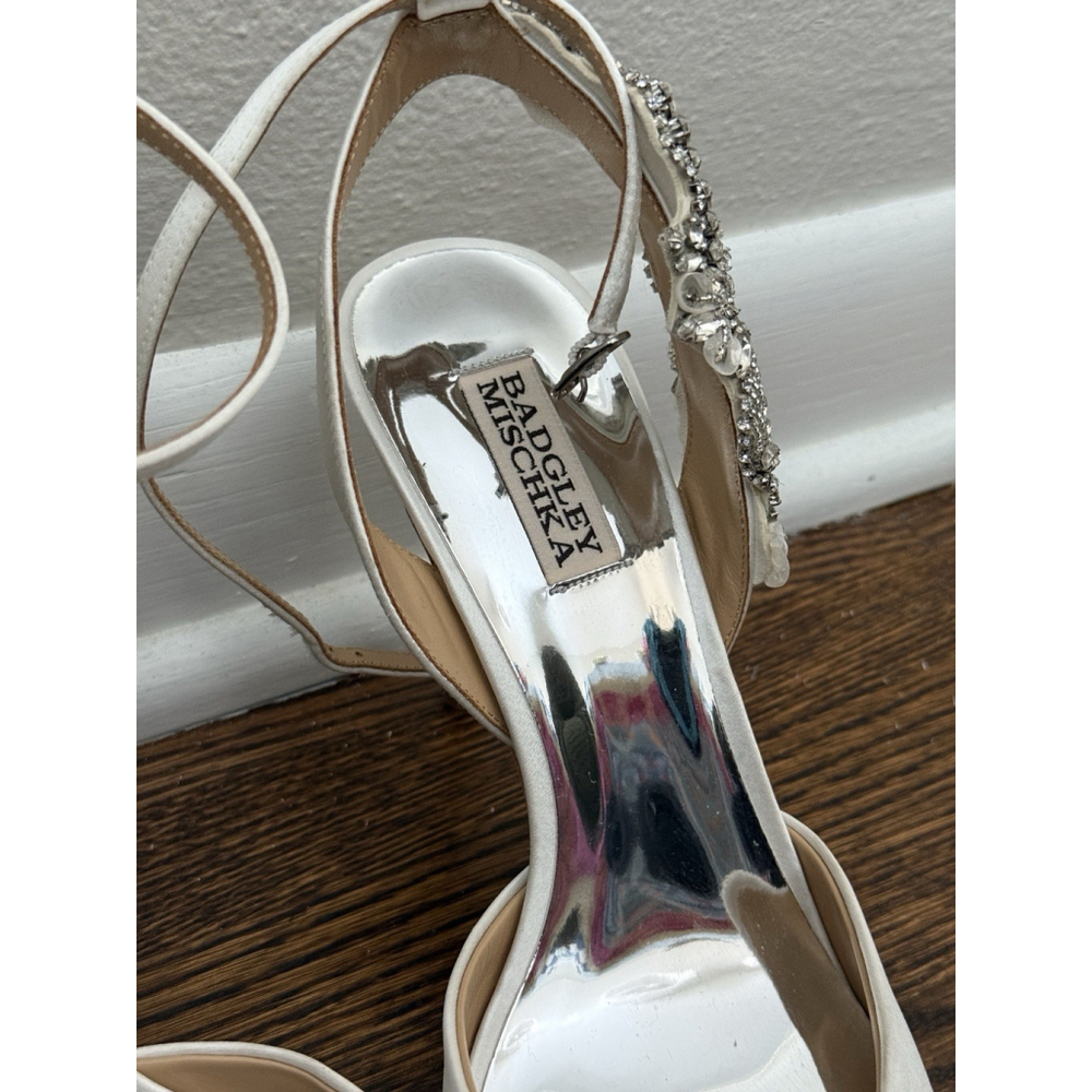 BADGLEY MISCHKA Womens Blanca Bridal Wedding Embellished Pumps White Satin US 10 - Picture 3 of 7